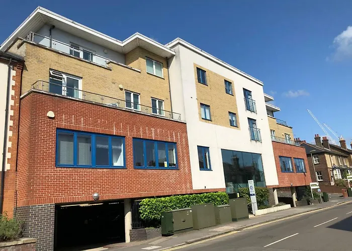 Blue Sky Apartments@ Abbots Yard, Guildford
