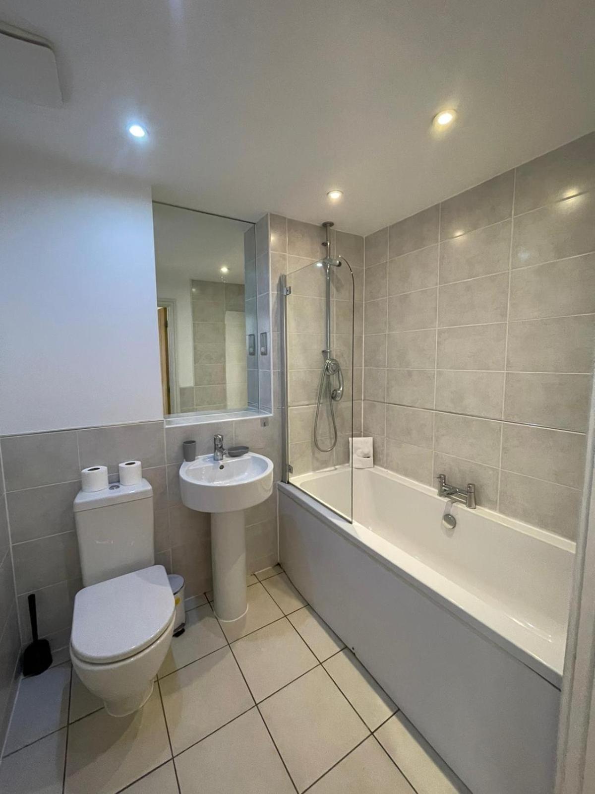 Blue Sky Apartments@ Abbots Yard, Apartment Guildford